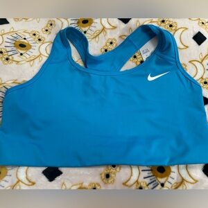 Nike Women's Swoosh Non-Padded Light Support Sports Bra